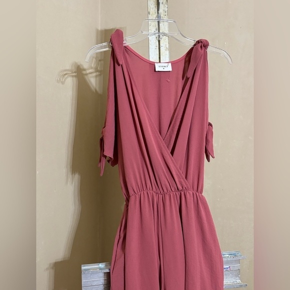 Everly Pink Tie Shoulder and Sleeve Jumper Sz Small - Picture 5 of 9